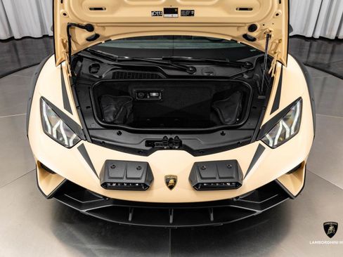 Used 2024 Lamborghini Huracan Sterrato image 13