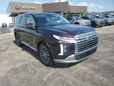 Used 2023 Hyundai Palisade Calligraphy w/ Winter Package AWD/4WD image 3