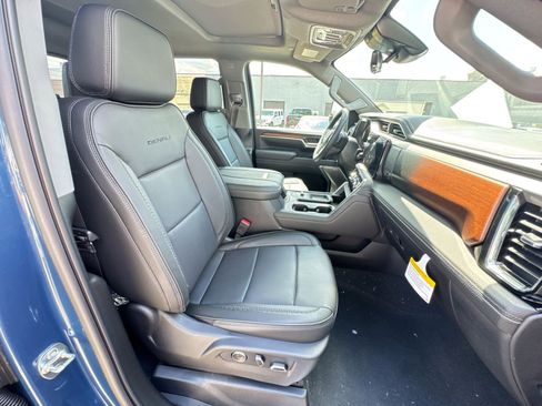 New 2026 GMC Sierra 3500 Denali w/ Denali Reserve Package AWD/4WD image 28