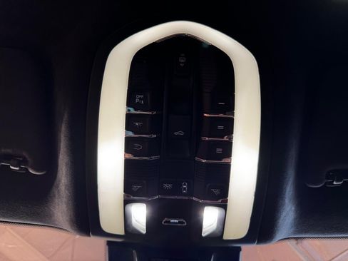 Used 2017 Porsche Macan Turbo image 23