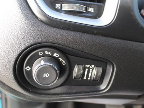 Used 2021 Jeep Renegade Latitude image 16