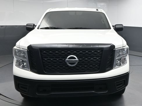 Used 2019 Nissan Titan S image 2