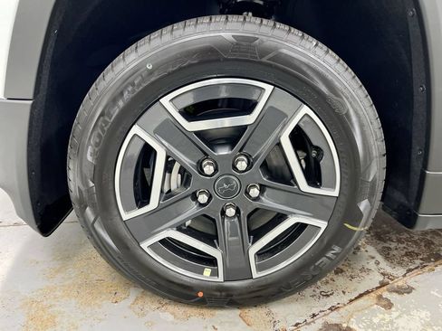 New 2026 Jeep Cherokee Laredo AWD/4WD image 26