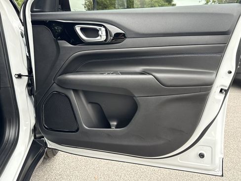 New 2026 Jeep Compass Limited image 31