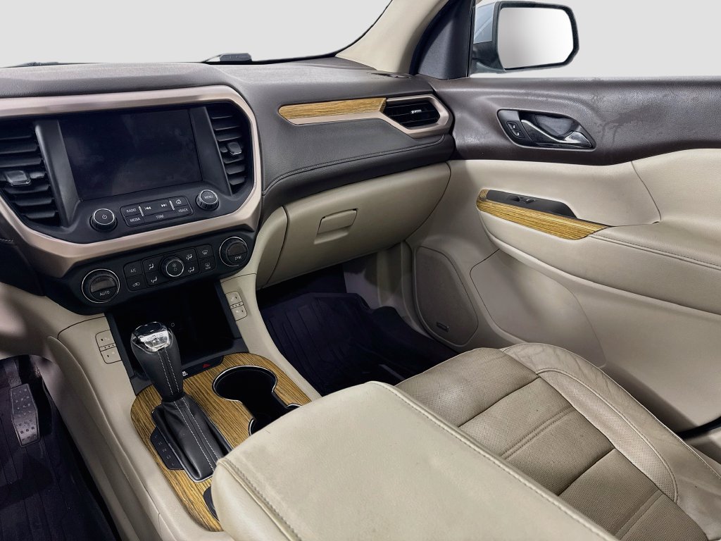 Used 2017 GMC Acadia Denali w/ Technology Package FWD image 25