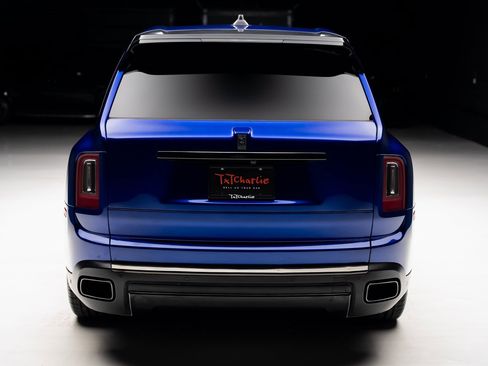 Used 2021 Rolls-Royce Cullinan Black Badge image 25