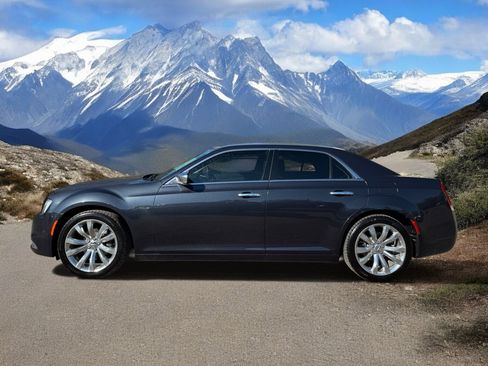 Used 2018 Chrysler 300 Limited w/ Safetytec Plus Group RWD image 2