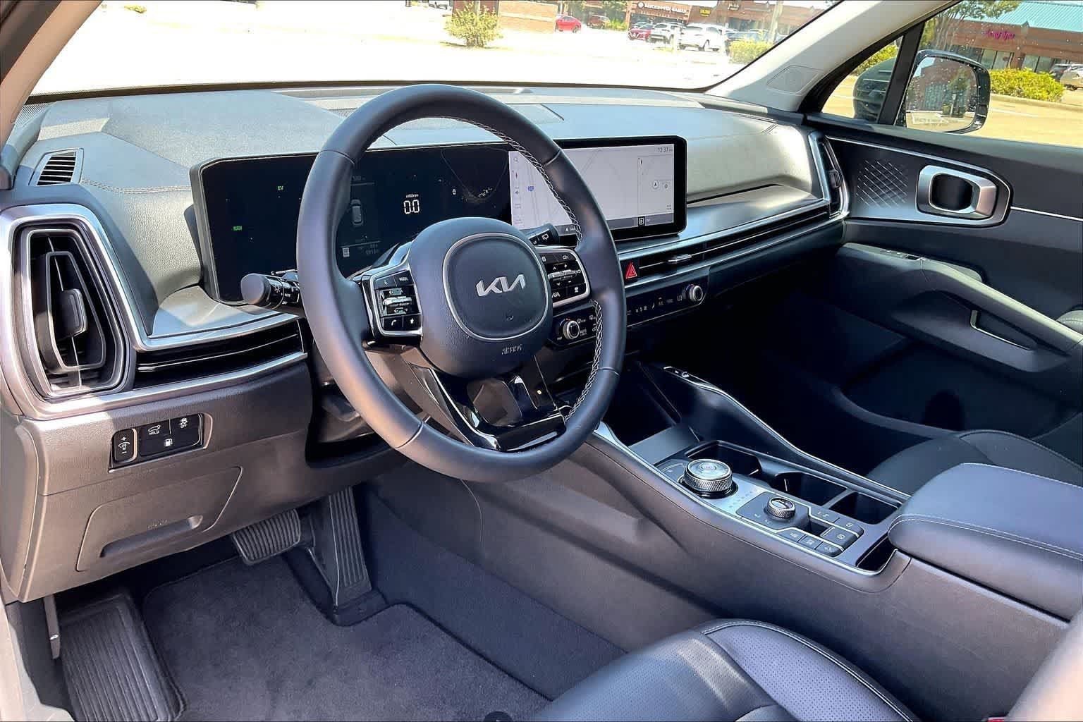 Certified 2025 Kia Sorento EX AWD/4WD image 2
