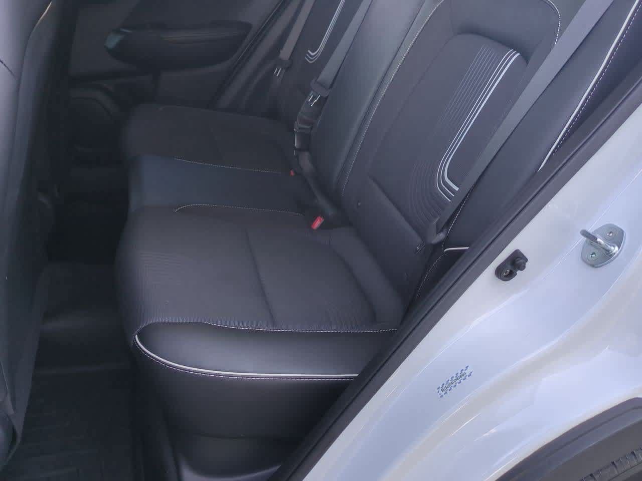 Used 2023 Hyundai Venue Limited FWD image 18