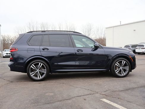 Used 2023 BMW X7 xDrive40i w/ M Sport Package AWD/4WD image 4