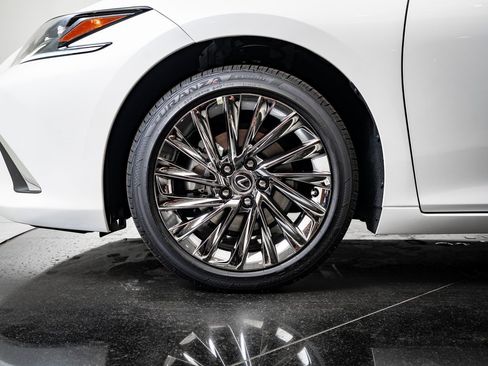 New 2025 Lexus ES 350 Ultra Luxury image 13