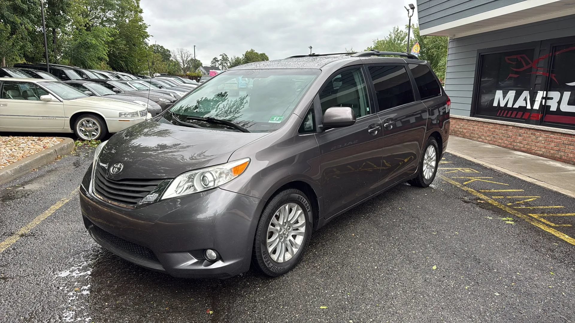 Used 2013 Toyota Sienna XLE FWD image 1
