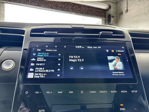 Used 2024 Hyundai Tucson Limited FWD image 12