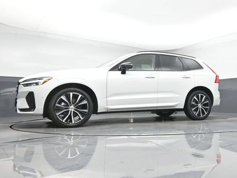Used 2024 Volvo XC60 B5 Plus w/ Protection Package Premier AWD/4WD image 13