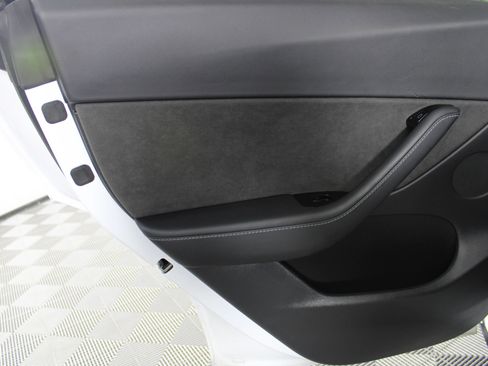 Used 2020 Tesla Model Y Long Range image 42