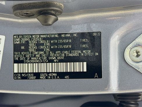 Used 2022 Toyota Highlander XLE AWD/4WD image 35