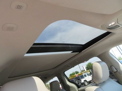 Used 2021 Chrysler Pacifica Touring-L w/ Uconnect Theater Family Group FWD image 19