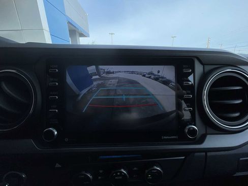 Used 2021 Toyota Tacoma TRD Sport w/ Technology Package image 14