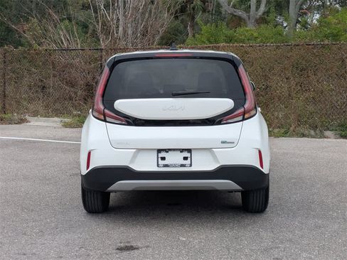 Used 2024 Kia Soul EX image 4