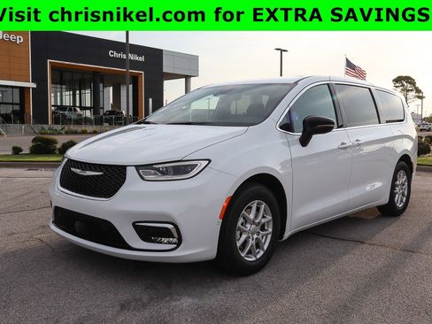 New 2026 Chrysler Pacifica Select image 1