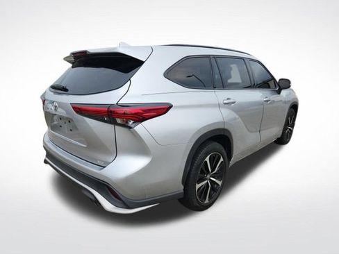 Used 2022 Toyota Highlander XSE FWD image 9