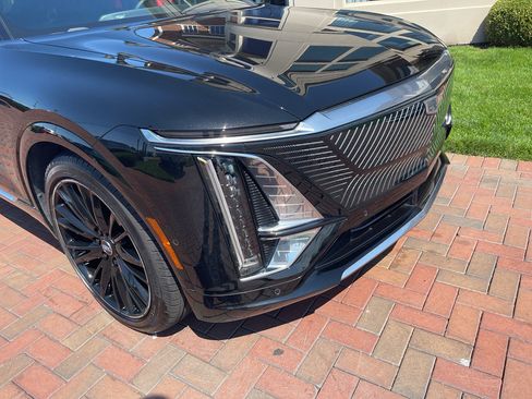 Used 2024 Cadillac Lyriq Luxury AWD/4WD image 4