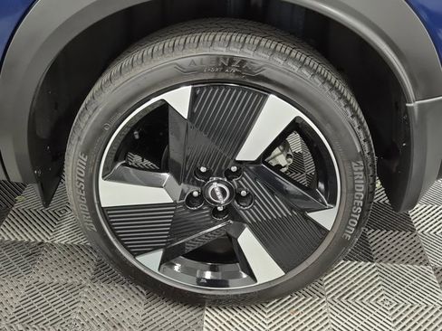 Certified 2025 Nissan Kicks SR image 10