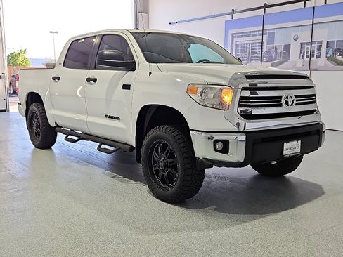 Used 2017 Toyota Tundra SR5 w/ SR5 Upgrade Package image 3