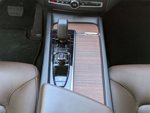 Used 2023 Volvo XC60 B5 Plus image 20