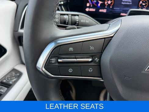 Used 2025 Chevrolet Suburban Premier AWD/4WD image 21