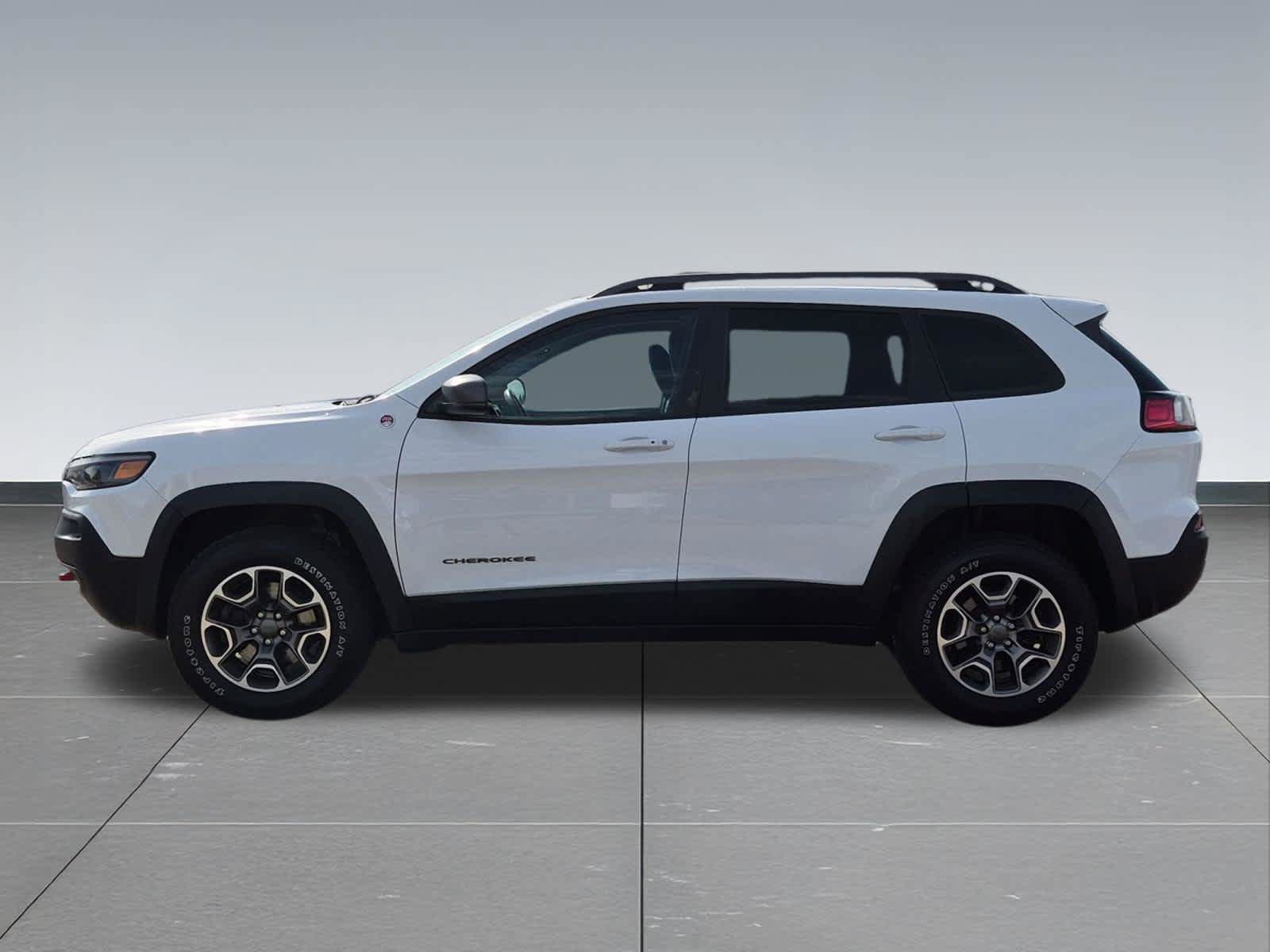 Used 2020 Jeep Cherokee Trailhawk w/ Cold Weather Group AWD/4WD image 3