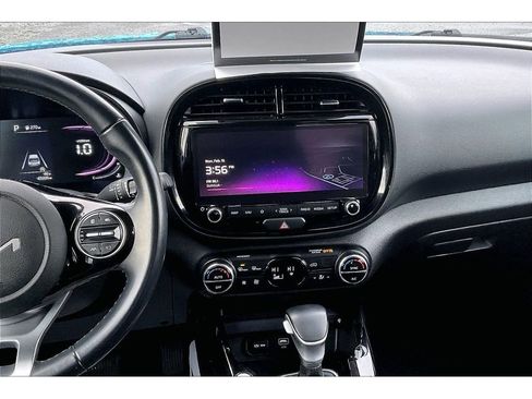 Used 2023 Kia Soul EX image 6