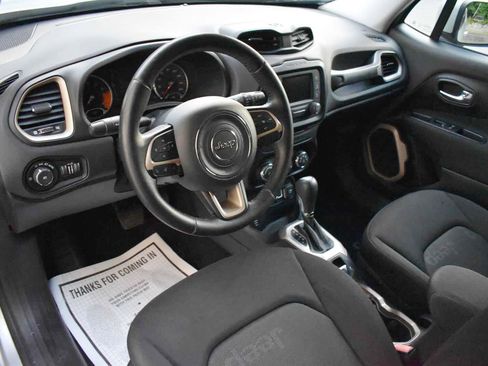 Used 2016 Jeep Renegade Latitude AWD/4WD image 8