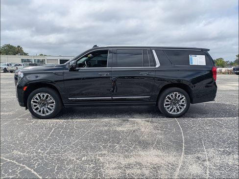 Used 2024 GMC Yukon XL Denali Ultimate AWD/4WD image 4