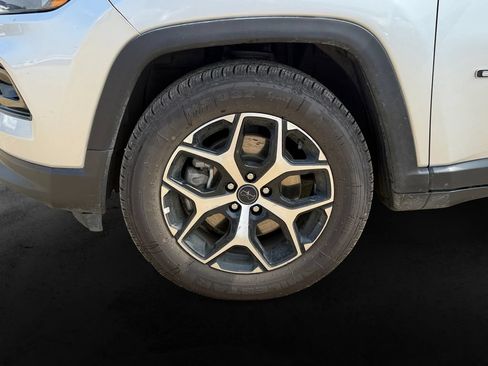 Used 2025 Jeep Compass Limited AWD/4WD image 12