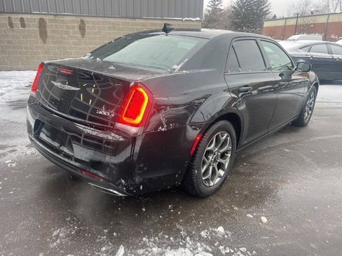 Used 2018 Chrysler 300 S image 5