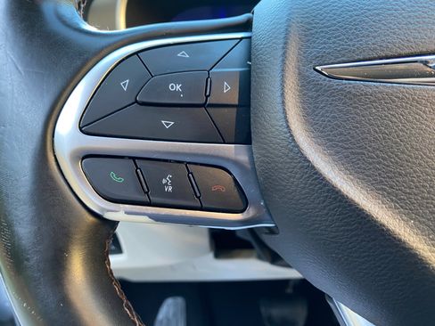 Used 2017 Chrysler Pacifica Touring-L image 55