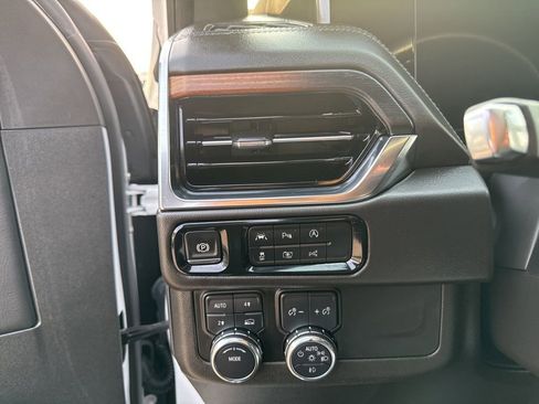 Used 2025 GMC Yukon Denali image 12