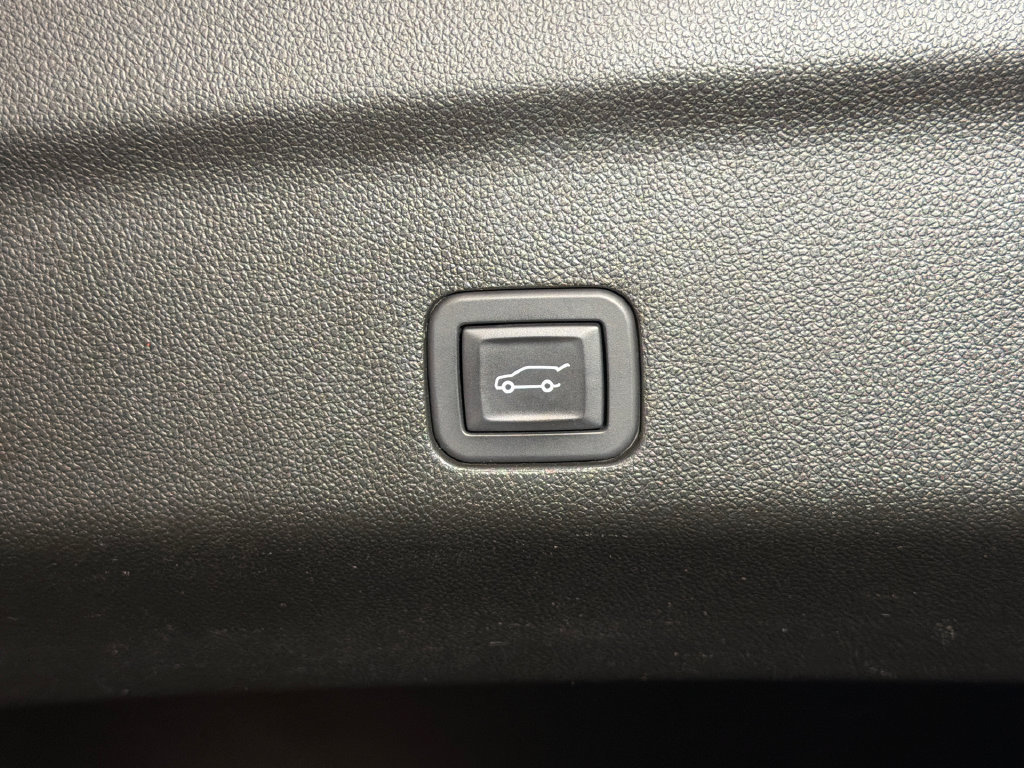 Used 2024 Cadillac Escalade ESV V AWD/4WD image 11
