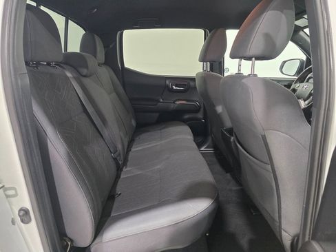 Used 2018 Toyota Tacoma TRD Sport image 23