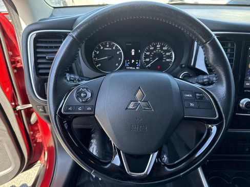 Used 2020 Mitsubishi Outlander SE image 41