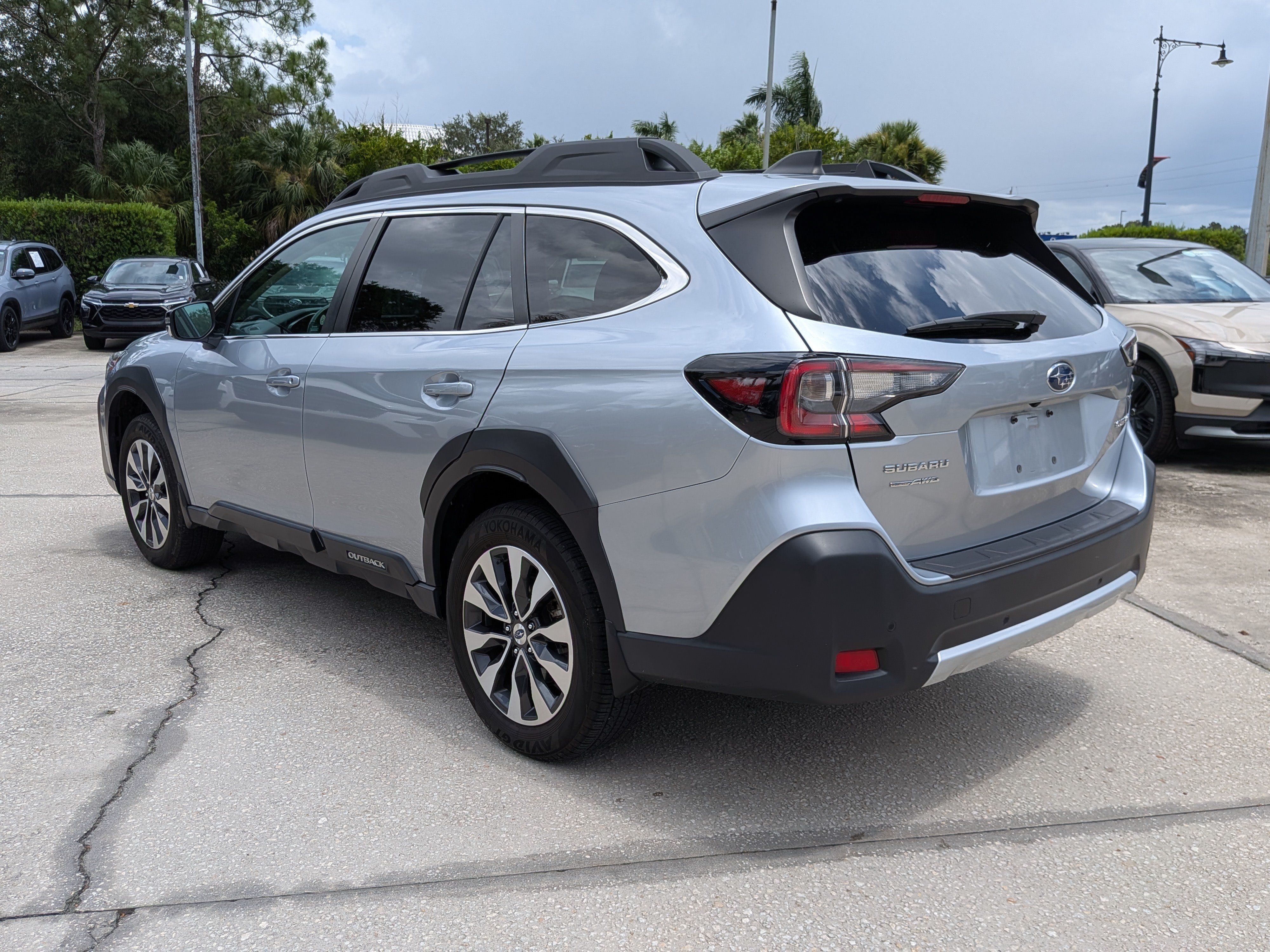 Certified 2025 Subaru Outback Limited AWD/4WD image 6