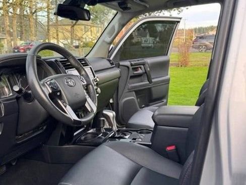 Used 2024 Toyota 4Runner TRD Off-Road Premium image 2