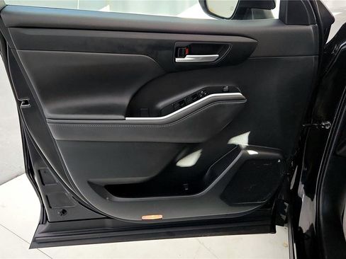 Certified 2024 Toyota Highlander XLE image 23