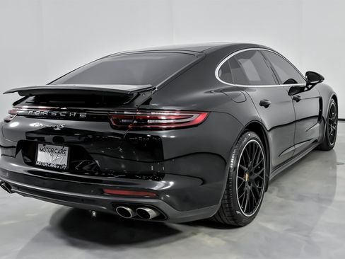 Used 2018 Porsche Panamera 4S image 12