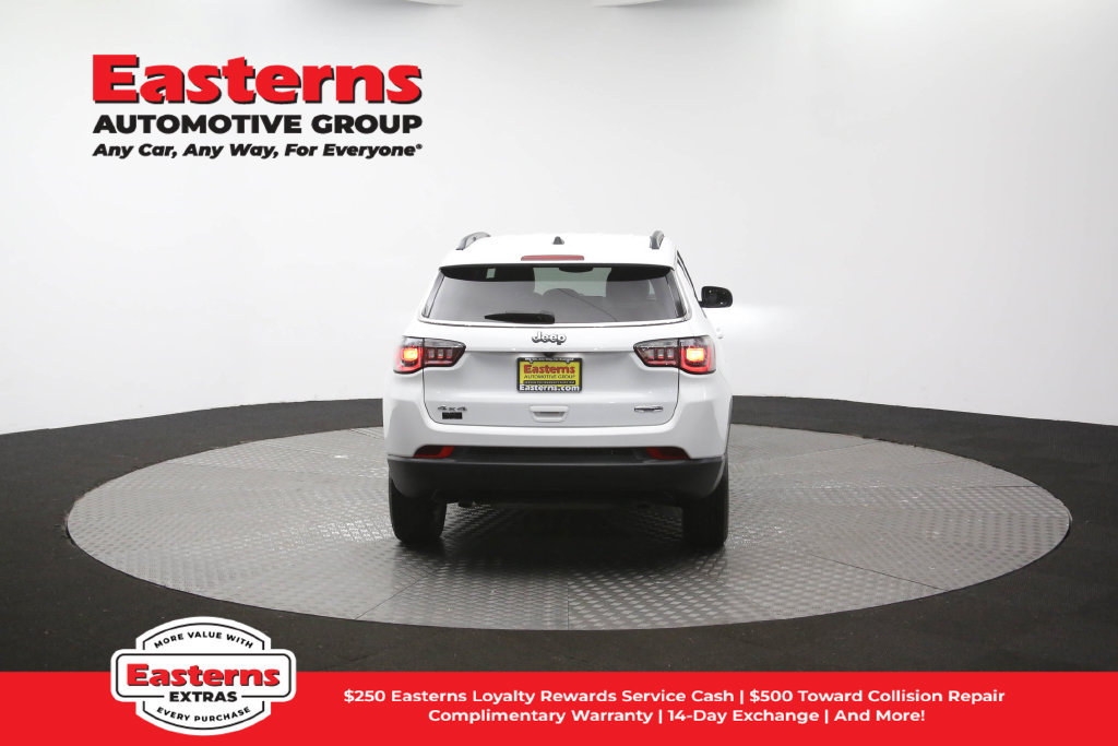 Used 2024 Jeep Compass Latitude AWD/4WD image 38
