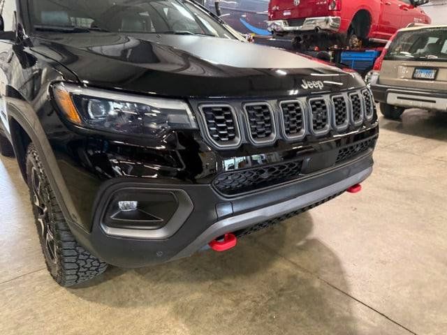 Certified 2025 Jeep Compass Trailhawk w/ Trailhawk Elite Group AWD/4WD image 2
