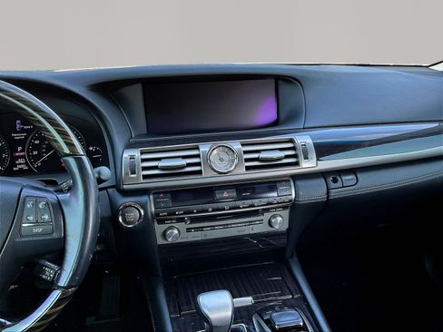 Used 2017 Lexus LS 460 AWD w/ Comfort Package image 9