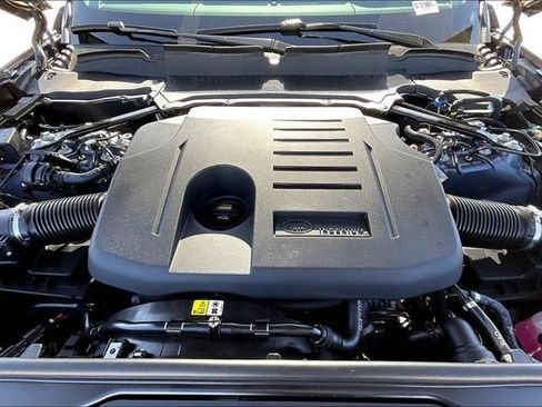 New 2025 Land Rover Discovery Metropolitan Edition image 13