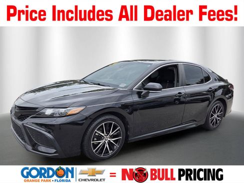 Used 2024 Toyota Camry SE FWD image 1